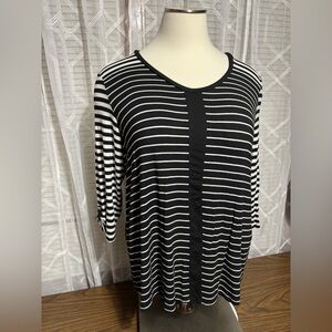 Onque Wiman 2XL Black/White Striped Women's Scoop neck Top 30”L 25” p2p